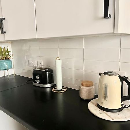 Large 2 Bedroom, Ground Floor Flat, Close To City EDI Exteriér fotografie