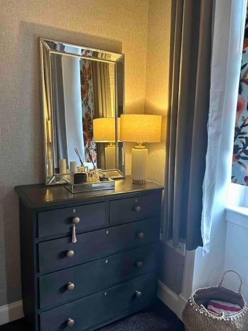 Large 2 Bedroom, Ground Floor Flat, Close To City EDI Exteriér fotografie