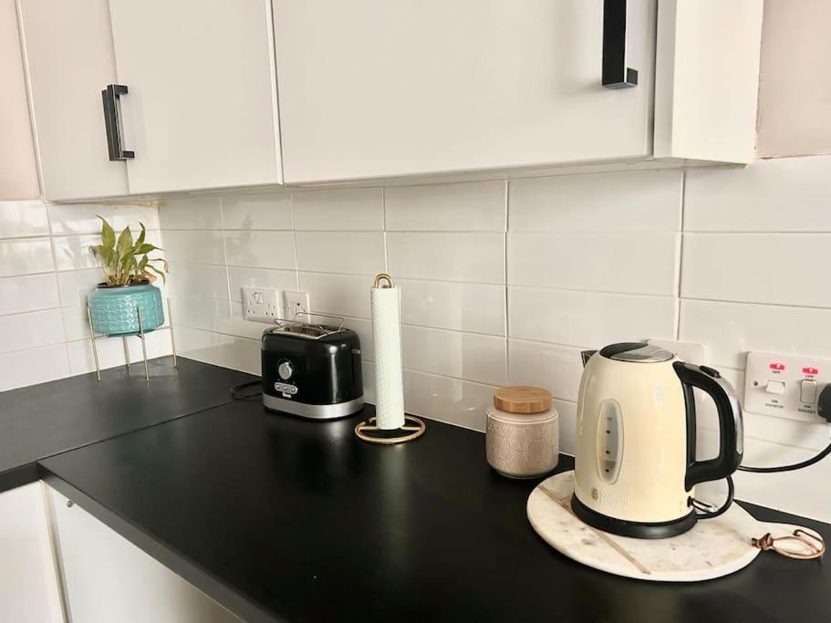 Large 2 Bedroom, Ground Floor Flat, Close To City EDI Exteriér fotografie