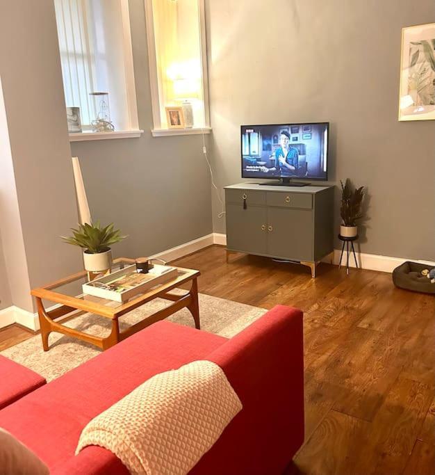 Large 2 Bedroom, Ground Floor Flat, Close To City EDI Exteriér fotografie