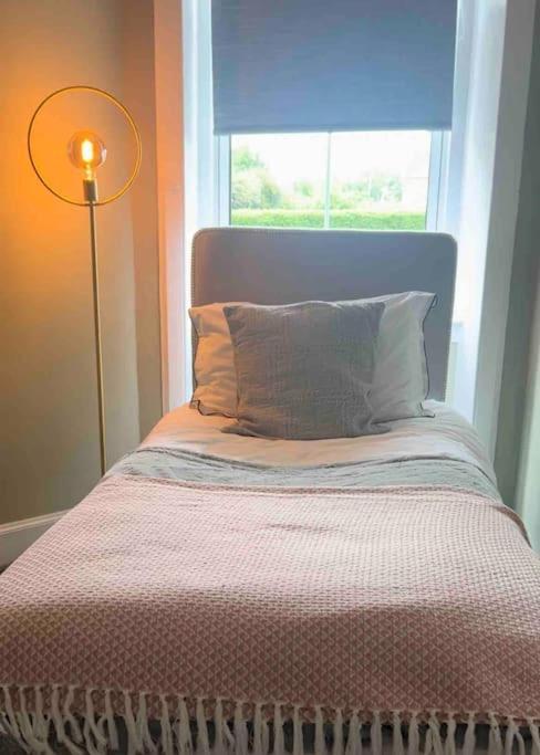 Large 2 Bedroom, Ground Floor Flat, Close To City EDI Exteriér fotografie