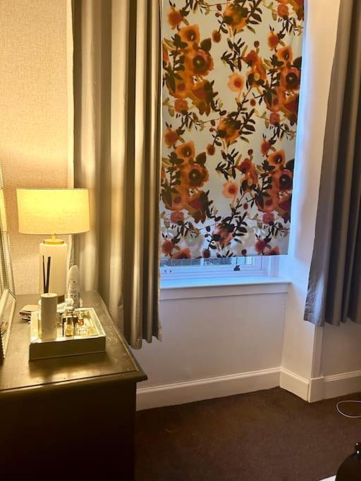 Large 2 Bedroom, Ground Floor Flat, Close To City EDI Exteriér fotografie