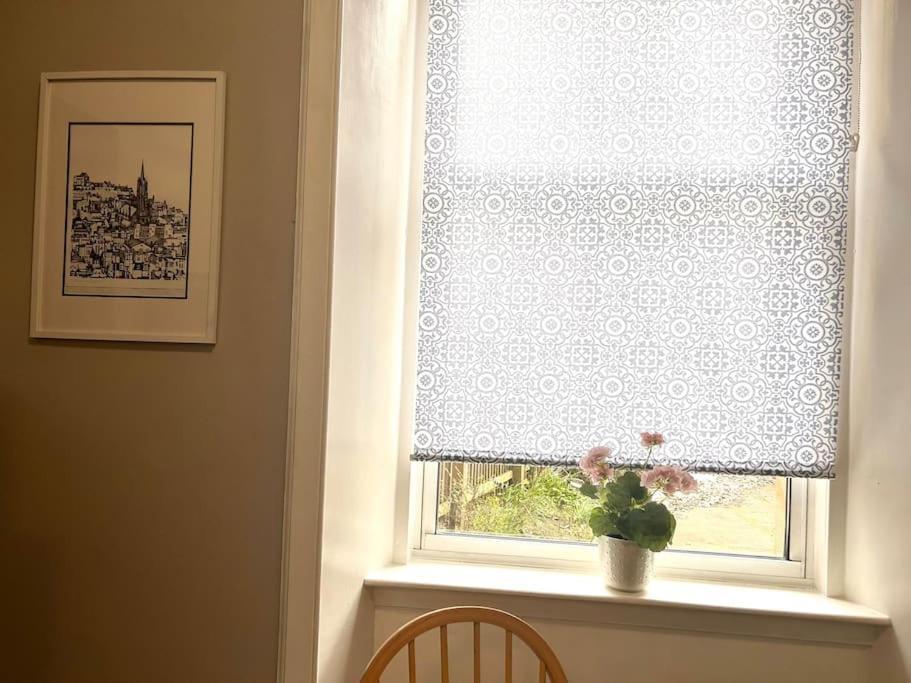 Large 2 Bedroom, Ground Floor Flat, Close To City EDI Exteriér fotografie
