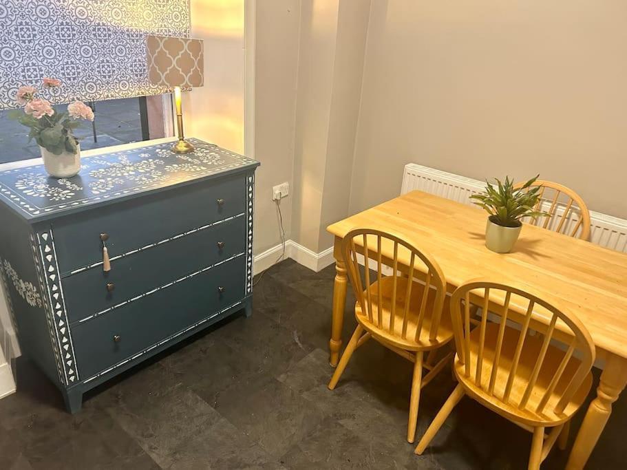 Large 2 Bedroom, Ground Floor Flat, Close To City EDI Exteriér fotografie