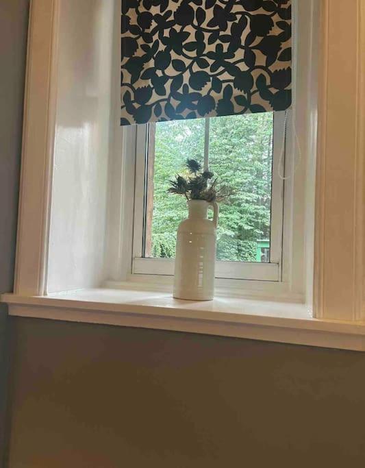 Large 2 Bedroom, Ground Floor Flat, Close To City EDI Exteriér fotografie