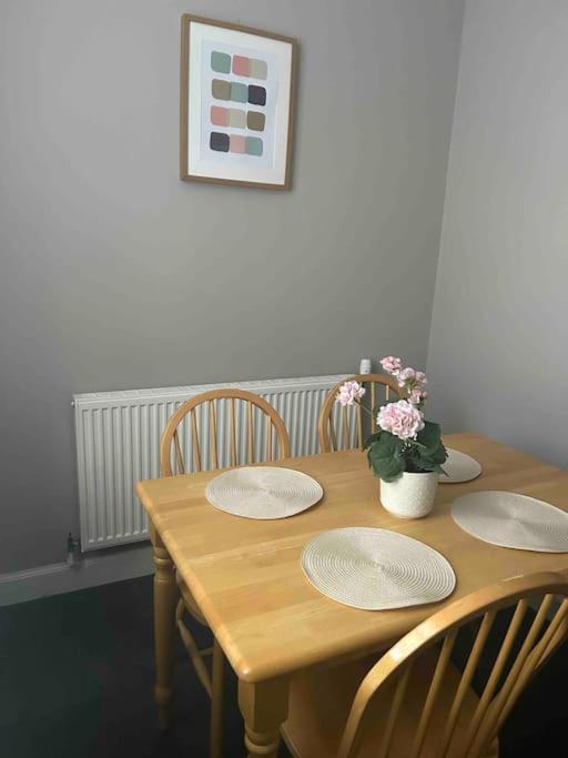 Large 2 Bedroom, Ground Floor Flat, Close To City EDI Exteriér fotografie